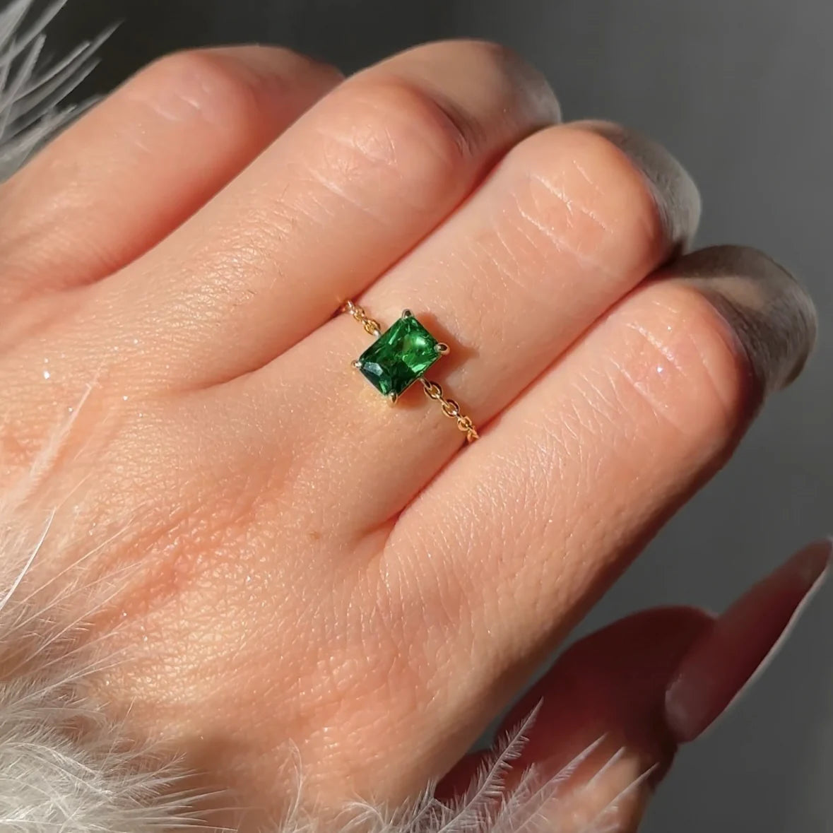 Magnetic Emerald - Chain Ring